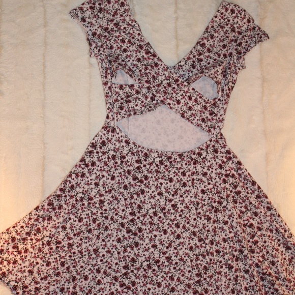 Floral back cutout dress - Picture 2 of 2